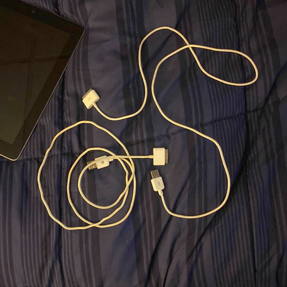 📱iPad 2❗️ 16GB (+chargers) - Picture 9 of 11
